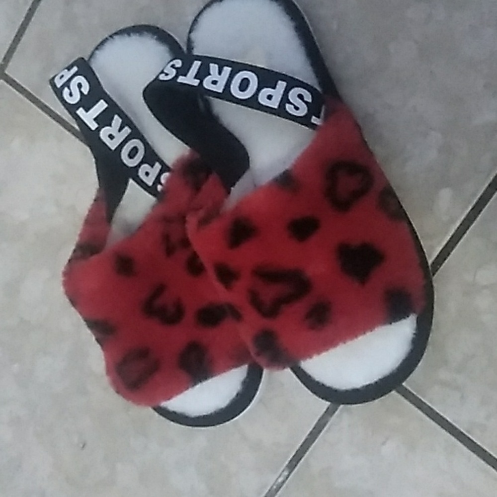 Flat womens slippers